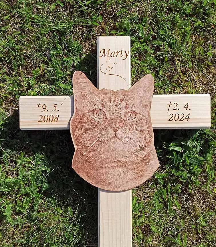 Dřevěný hřbitovní kříž s fotkou - VELKÝ (68x33cm)