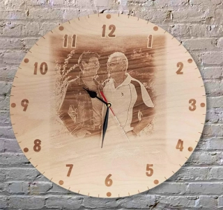 Kulaté dřevěné hodiny s fotografií II