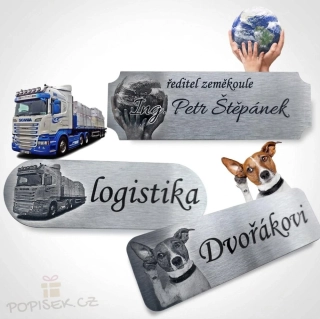 Kovová jmenovka na dveře